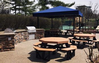 BBQ Area at Indian Creek Apartments, Cincinnati, Ohio